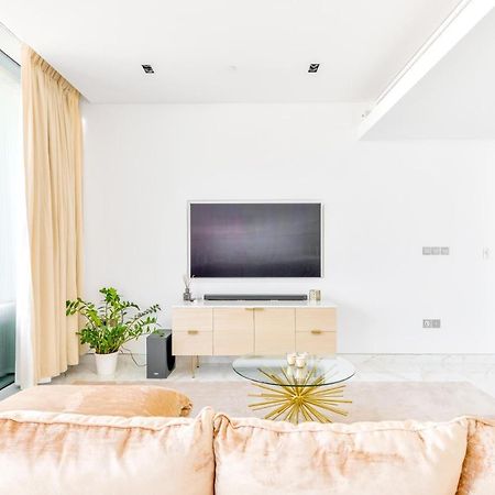 Luxury 2 Bedroom Beachfront Apt W Stunning Sea View 두바이 외부 사진